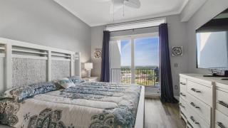 Penthouse at Laketown Wharf in PCB! 2132 - 8