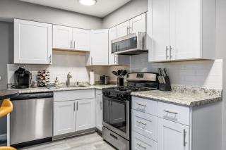 604 1 Two Bedroom One Bath with King near Main Street - 8