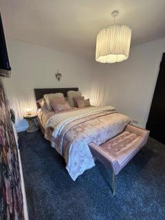 Cannons Loft Central Buxton, Duplex loft 3 bedroom Set over 3 floors stairs no lift sleeps 5 - 8