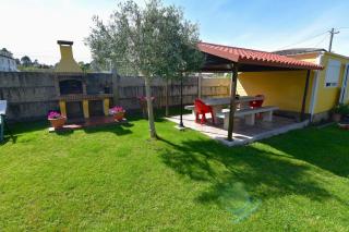 Casa natural con cenador en jardín y parking - 8