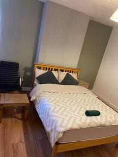 Home away from Home - Nuneaton - 4