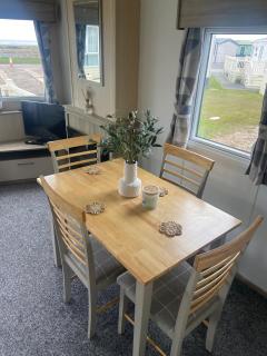 Seaside Retreat-Sleeps 8-Free Parking - 9