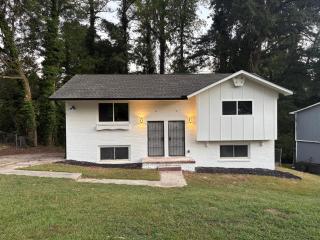 Modern 2BR Stylish Retreat Unit A Upstairs - 0