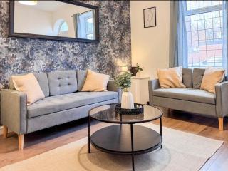 Spacious 3-Bedroom Home - Free WiFi - Free Parking - Ashton under Lyne - 5