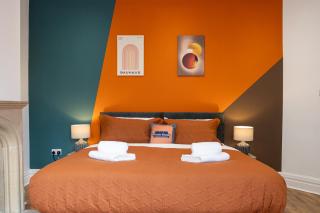 CollegeHouse-BusinessReady-FREEParking&WIFI - 5