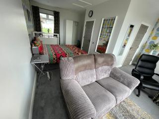NUMBER 5 Portrush Road, Portstewart - Portstewart - 3