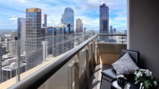 Skyline Oasis Apartment with Balcony in Lonsdale - 3