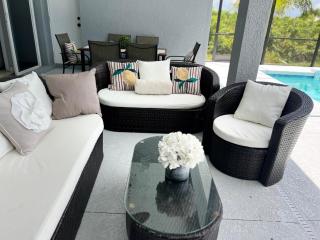 Peaceful Pool House - 6
