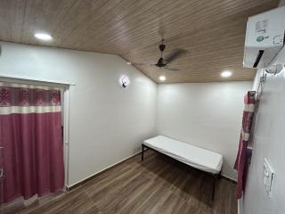 Hideaway Holiday Home - - 1