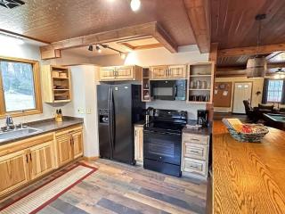 The Game Cabin at Rustic River - 8