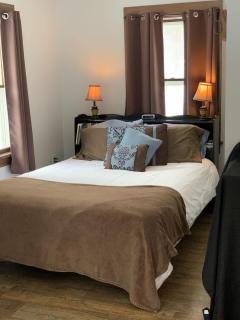 The Pond Cottage at Rustic River - 8