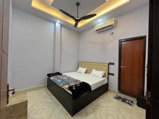 Hotel S K - Naimishāranya - 4