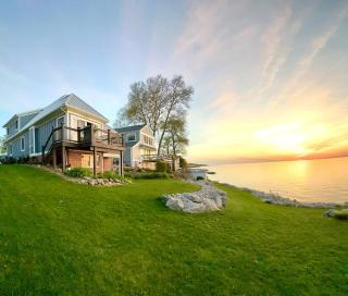 The Sunset Cottage - Lakefront with Private Beach - Geneva - 0