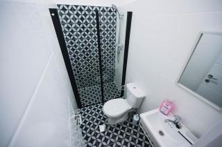 Geula Beach- - 1Bedroom Seaside Apartment By Vacay - Tel Aviv - 2