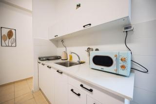 Geula Beach- - 1Bedroom Seaside Apartment By Vacay - Tel Aviv - 1