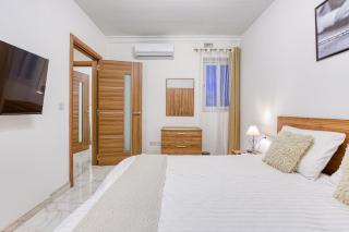 Central Modern 3 Bedroom Apartment in st Julians - St. Julianʼs - 3
