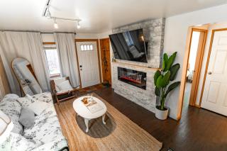 Cabin on Hunter Mtn Seasonal Pool Access w Panoramic Views Hike Swim Fish Recharge - Lanesville - 3