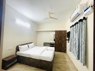 Pearl Stays, Tirupati - Very convenient for the people coming from Bangalore and Chennai - You can skip city traffic while reaching any temple in Tirupati - Covered Parking - 24hrs Front Desk and Hot Water - Free WiFi - Flexible Checkin-in Check-out times - Tirupati - 3