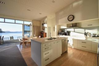 Lakefront Oasis - Okere Falls - 4