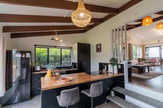 Cozy Lake Retreat Lake Views & Amazing Games Room - Hamurana - 5