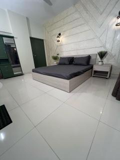 Luxury 4BR Apartment Near Airport Saima Jinnah Avenue - 7