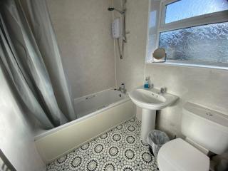 Whitley-5 Bdrm Sleeps 9 Ideal for Contractors - Whitley Bay - 3