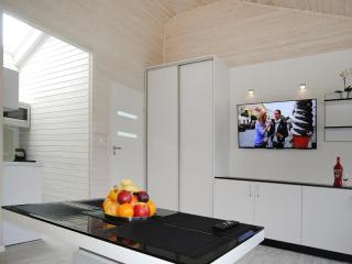 A comfortable holiday home with a swimming pool and jacuzzi in Miedzywodzie - Międzywodzie - 2