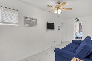 Charming 2-bedroom Villa 2 mins To The Beach - 1