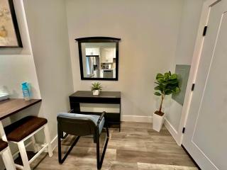 The Stylish Suite - 1BR with Free Parking - 7