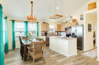 Jamaica Beach Gem - Huge Deck, Fenced, Pups Welcome! - 5