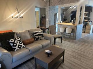 Modern Glass City Home - Toledo - 8