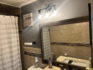 Modern Glass City Home - Toledo - 3