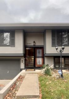 Modern Glass City Home - Toledo - 9
