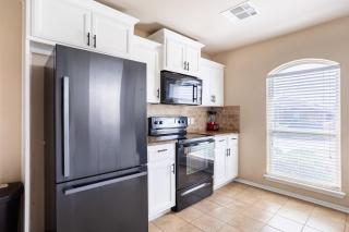 Cheerful 3 Bdrm space, 2 bath!. You gotta love it! - Oklahoma City - 4
