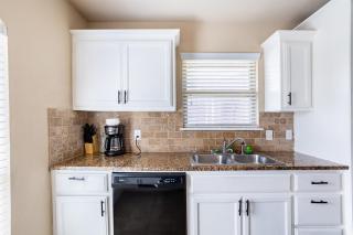 Cheerful 3 Bdrm space, 2 bath!. You gotta love it! - Oklahoma City - 2