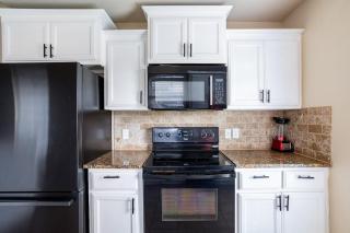 Cheerful 3 Bdrm space, 2 bath!. You gotta love it! - Oklahoma City - 3
