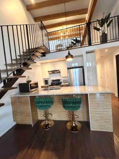 3 Floor OLD MTL Waterfront PH - 1