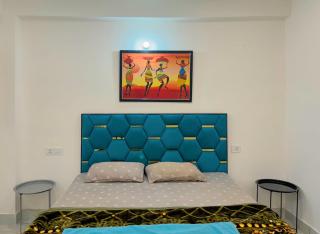 Charming Room with Private Bathroom - Patna - 0