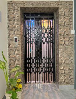 Charming Room with Private Bathroom - Patna - 3