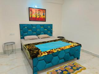 Charming Room with Private Bathroom - Patna - 1