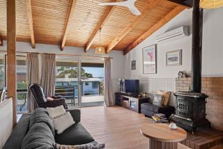 Rhyll Retreat with Water Views - Rhyll - 9