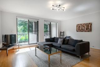 Cosy 2-Bed in Redfern with Terrace & Parking - 9