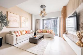Luxury 4BR with Hermes Touch & Burj Khalifa View - 2