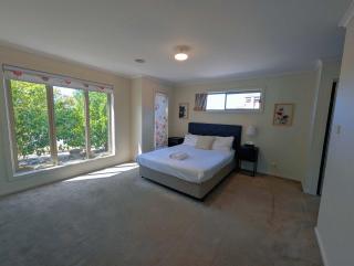 Point Cook Gem 5BR Family Home walk to shops and parks - Point Cook - 1