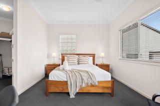 Stylish Coastal Retreat in the Heart of Broadbeach - Gold Coast - 7