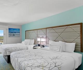 New 2025-Ocean Sands Beach Boutique Inn -Sauna and Saltwater-Mineral Pool until 4AM-Free Beach Bikes and Golf Carts for Famous Beach-50 Item Breakfast Buffet -PM Cookies and Popcorn -Ultra Sparkling Certified-Free Laundry -4 Grand Black Beds in all rooms - Kill Devil Hills - 8