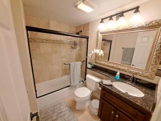 Venetian Vacation La Jolla One bedroom condo luxury furnished central near beach and UTC mall - San Diego - 2