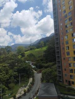 Habitación en apto Buenos Aires - Medellín - 1