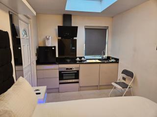 Studio for 2Guests-Parking-Garden-NearLondon-Ac - Londra - 8