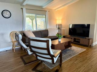 Scenic Lake House & Dog Friendly - 9